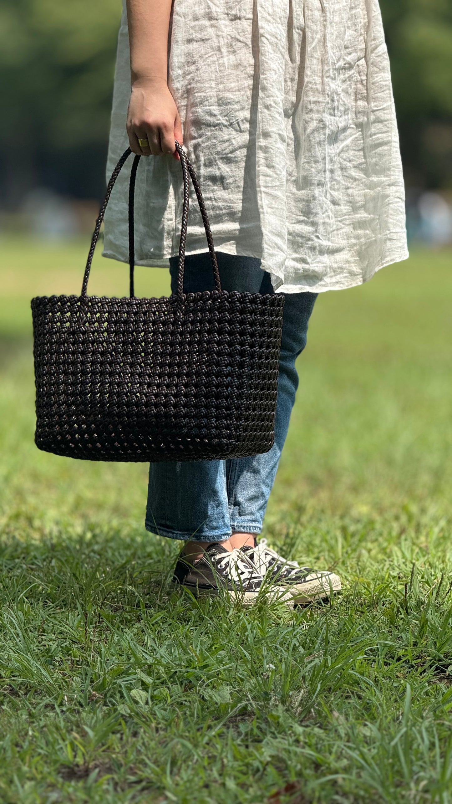 ブラウン ペティ ハンドバッグ